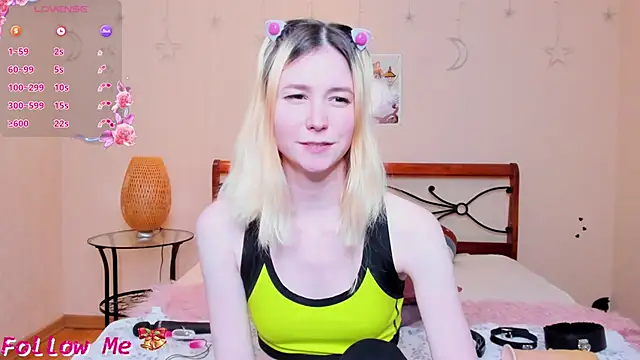 Snapshot of fleximona chatting on 11.30.25 fleximona online show from 11.30.25