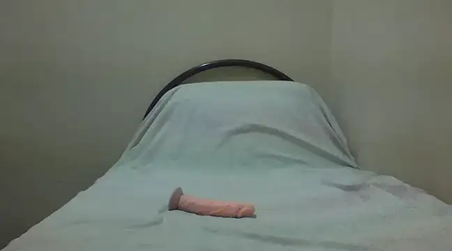 Snapshot of Annerae chatting on 02.08.25 Annerae online show from 02.08.25