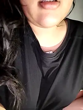 Snapshot of Annerae chatting on 10.31.25 Annerae online show from 10.31.25