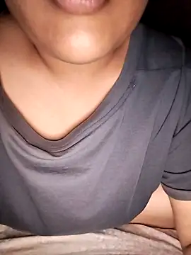 Snapshot of Annerae chatting on 12.18.25 Annerae online show from 12.18.25