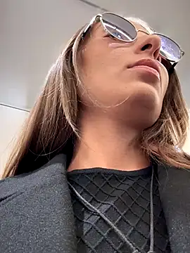 Snapshot of YOUR-KARINA chatting on 12.06.24 YOUR-KARINA online show from 12.06.24