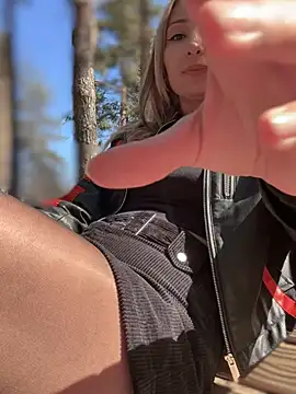 Snapshot of YOUR-KARINA chatting on 03.20.25 YOUR-KARINA online show from 03.20.25