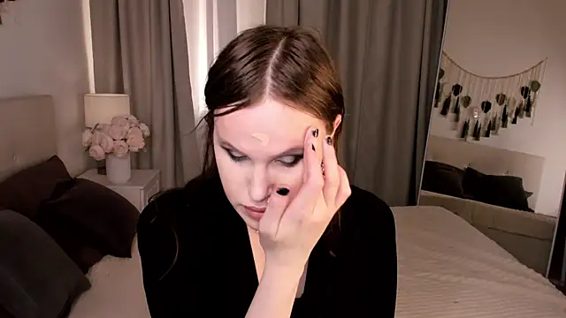 Snapshot of EffieMinki chatting on 06.25.26 EffieMinki online show from 06.25.26