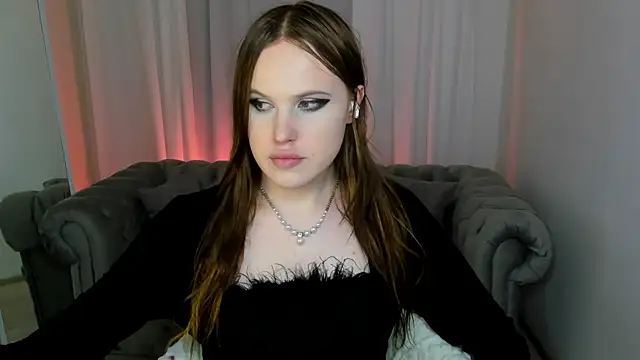 Snapshot of EffieMinki chatting on 07.28.26 EffieMinki online show from 07.28.26