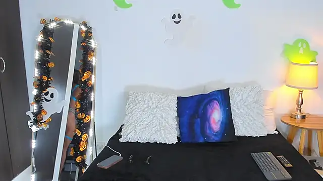 SarahCinnamon- online show from 10.27.25