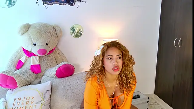SarahCinnamon- online show from 07.10.26