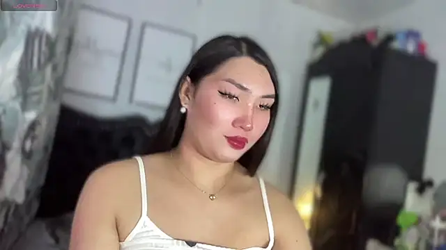 Miss Deliciousness online show from 06.13.26