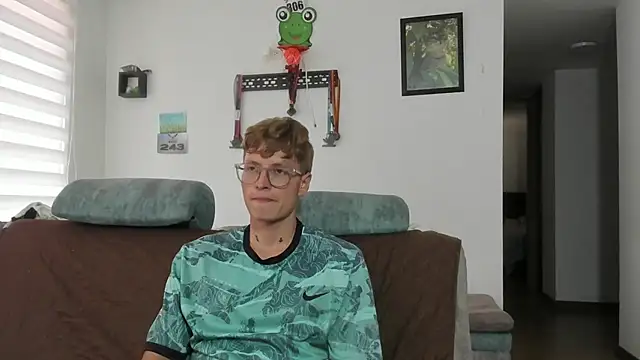 A sexy couple   online show from 09.19.25