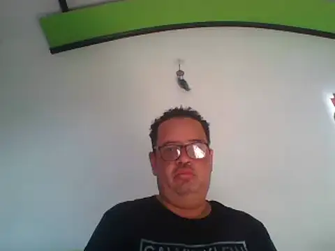 Snapshot of djtomxxx2777 chatting on 02.04.25 djtomxxx2777 online show from 02.04.25
