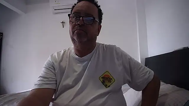 Snapshot of djtomxxx2777 chatting on 10.16.25 djtomxxx2777 online show from 10.16.25