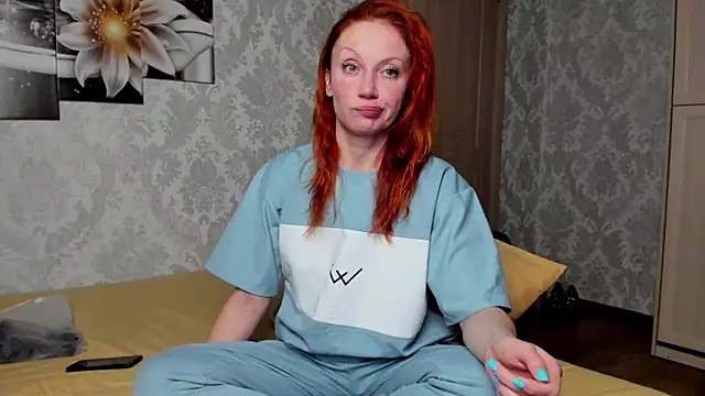 Snapshot of BrightBurst chatting on 01.05.25 BrightBurst online show from 01.05.25