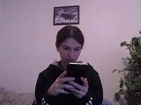 Snapshot of Geile-Luna chatting on 12.19.24 Geile-Luna online show from 12.19.24