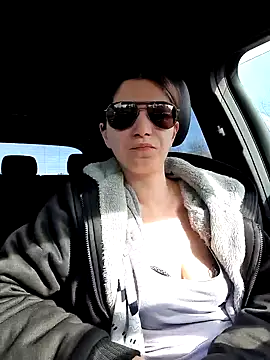 Snapshot of Geile-Luna chatting on 03.04.25 Geile-Luna online show from 03.04.25