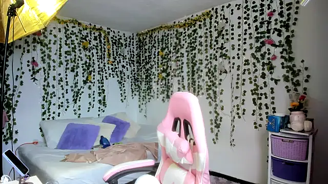 Snapshot of violeta_milleer chatting on 02.16.26 violeta milleer online show from 02.16.26