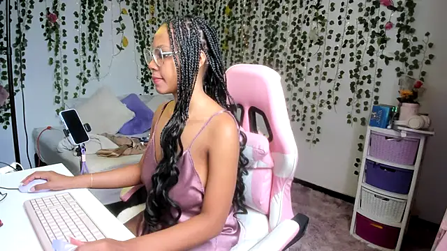 Snapshot of violeta_milleer chatting on 02.19.26 violeta milleer online show from 02.19.26