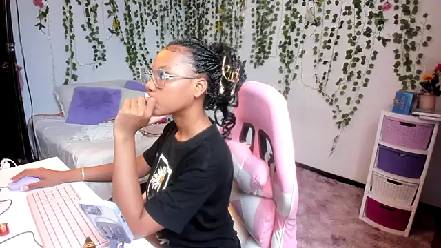 Snapshot of violeta_milleer chatting on 03.13.26 violeta milleer online show from 03.13.26