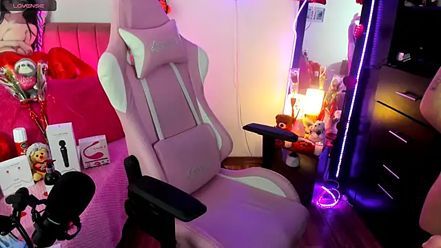 lilly sweett online show from 02.15.25