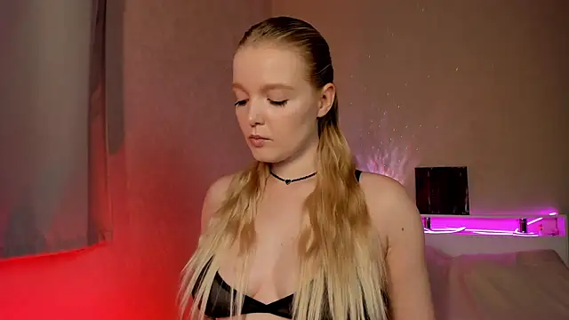 Snapshot of Ssweet_annie chatting on 11.06.25 Ssweet annie online show from 11.06.25