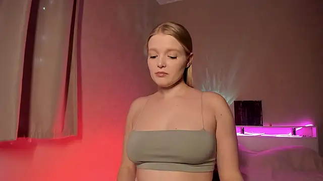 Snapshot of Ssweet_annie chatting on 11.24.25 Ssweet annie online show from 11.24.25