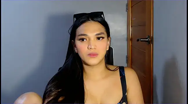 Snapshot of WONDERWOMAN2023 chatting on 12.14.24 WONDERWOMAN2023 online show from 12.14.24