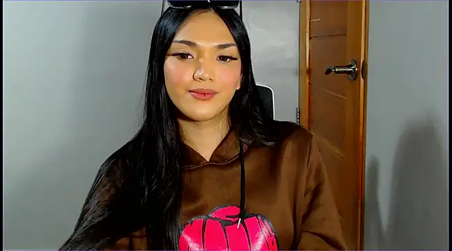 Snapshot of WONDERWOMAN2023 chatting on 03.20.25 WONDERWOMAN2023 online show from 03.20.25