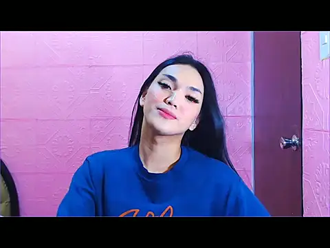 Snapshot of WONDERWOMAN2023 chatting on 10.04.25 WONDERWOMAN2023 online show from 10.04.25