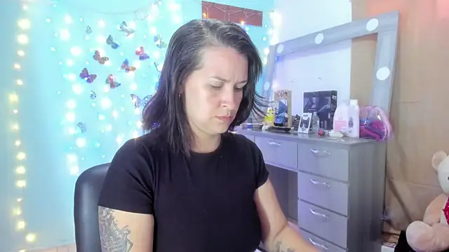 Britney taylor  online show from 02.19.25