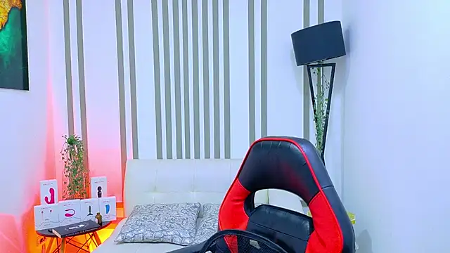 Britney taylor  online show from 12.04.25