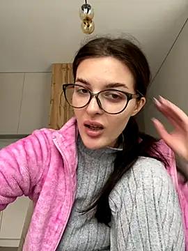 little belucci online show from 10.04.25