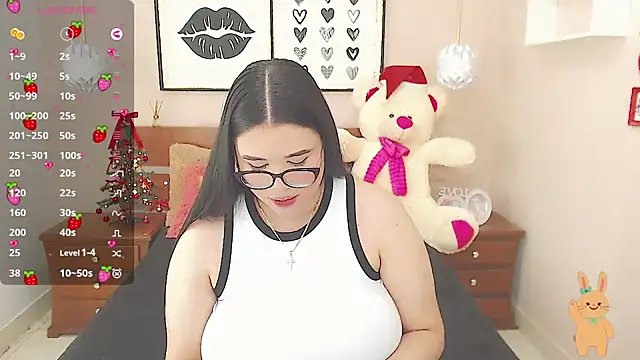 Snapshot of miss_linda_ chatting on 12.24.24 miss linda online show from 12.24.24