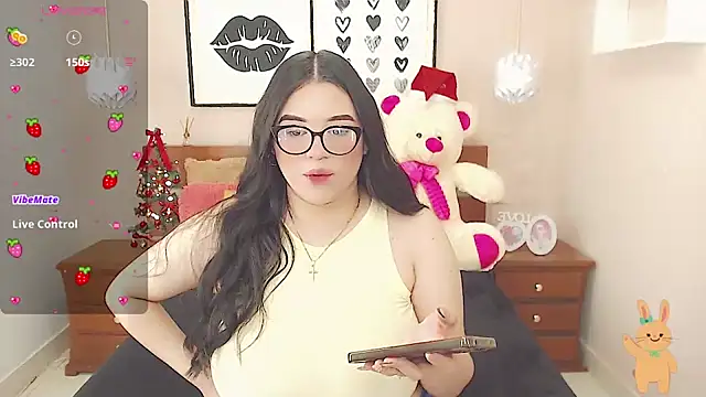 Snapshot of miss_linda_ chatting on 12.27.24 miss linda online show from 12.27.24