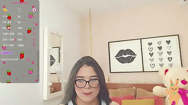 Snapshot of miss_linda_ chatting on 01.08.25 miss linda online show from 01.08.25