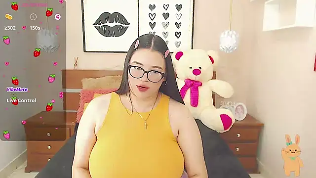 Snapshot of miss_linda_ chatting on 01.21.25 miss linda online show from 01.21.25