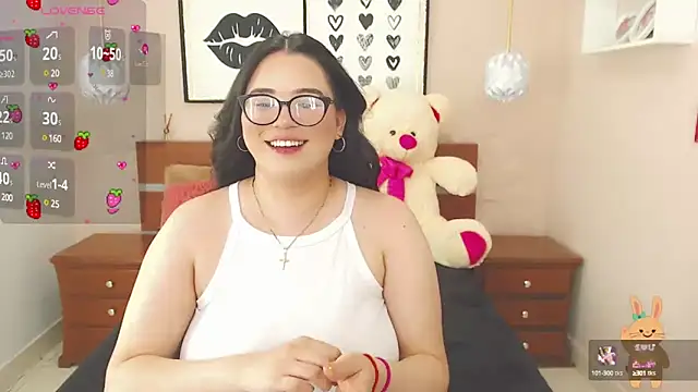 Snapshot of miss_linda_ chatting on 02.07.25 miss linda online show from 02.07.25