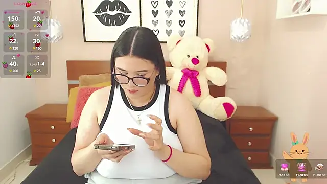 Snapshot of miss_linda_ chatting on 02.17.25 miss linda online show from 02.17.25