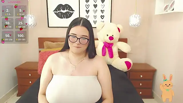 Snapshot of miss_linda_ chatting on 02.18.25 miss linda online show from 02.18.25