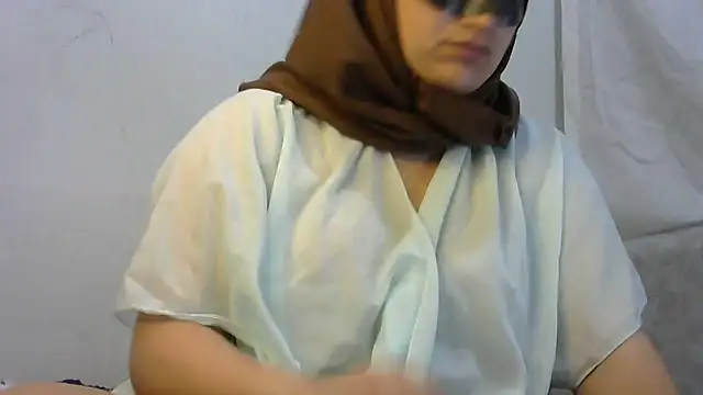 Snapshot of insatiableeee chatting on 12.24.24 insatiableeee online show from 12.24.24