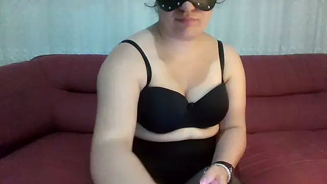 Snapshot of insatiableeee chatting on 11.19.25 insatiableeee online show from 11.19.25