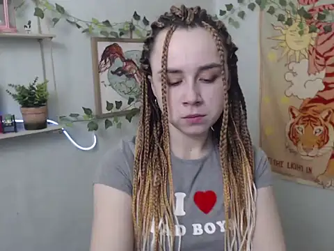 VeryVeryVeryShy  online show from 05.05.26