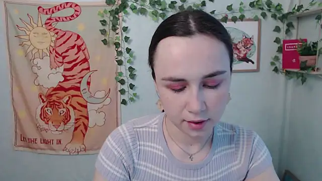 VeryVeryVeryShy  online show from 06.04.26