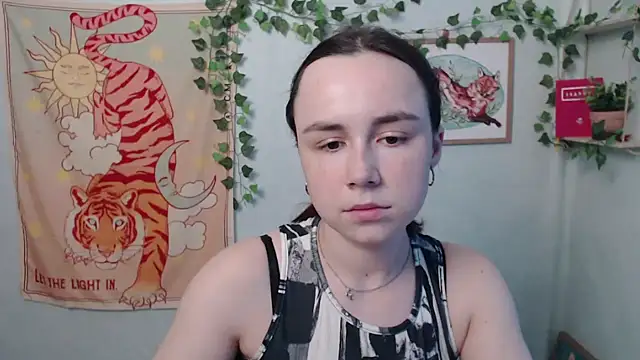 Snapshot of VeryVeryVeryShy_ chatting on 06.20.26 VeryVeryVeryShy online show from 06.20.26