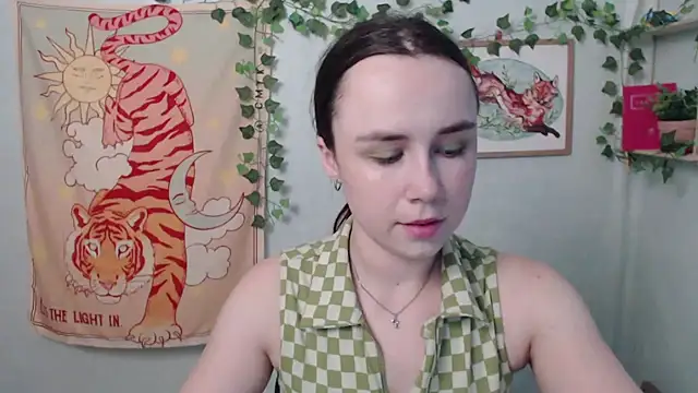 Snapshot of VeryVeryVeryShy_ chatting on 07.28.26 VeryVeryVeryShy online show from 07.28.26