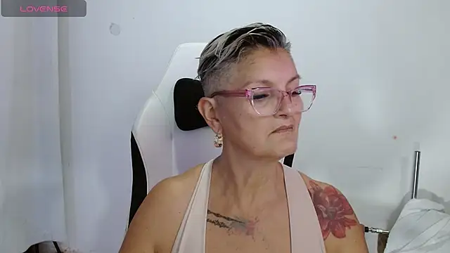 Snapshot of bety-cum2 chatting on 05.08.26 bety-cum2 online show from 05.08.26