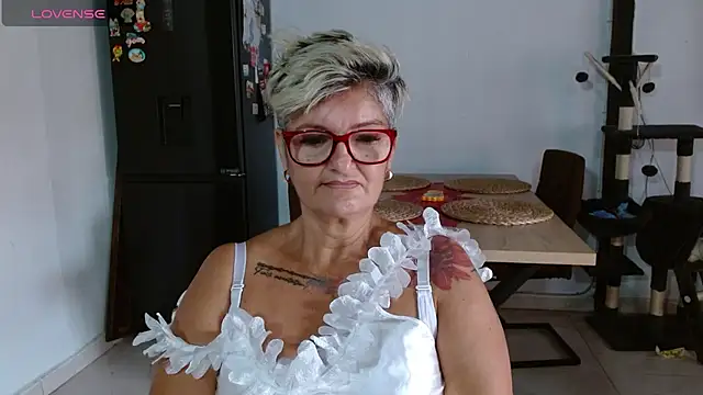 Snapshot of bety-cum2 chatting on 06.15.26 bety-cum2 online show from 06.15.26