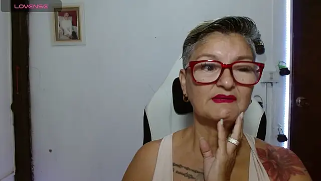 Snapshot of bety-cum2 chatting on 06.17.26 bety-cum2 online show from 06.17.26