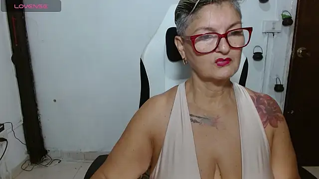 Snapshot of bety-cum2 chatting on 06.18.26 bety-cum2 online show from 06.18.26