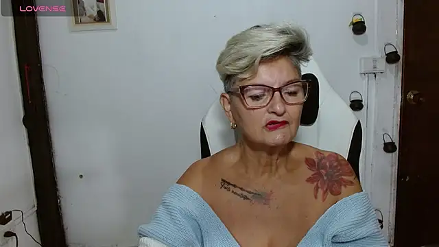 Snapshot of bety-cum2 chatting on 06.21.26 bety-cum2 online show from 06.21.26