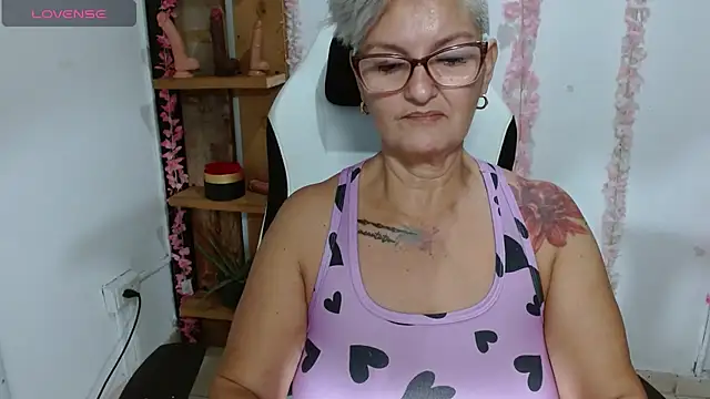 Snapshot of bety-cum2 chatting on 07.15.26 bety-cum2 online show from 07.15.26