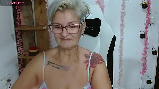 Snapshot of bety-cum2 chatting on 07.22.26 bety-cum2 online show from 07.22.26
