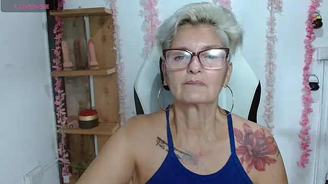 Snapshot of bety-cum2 chatting on 07.28.26 bety-cum2 online show from 07.28.26